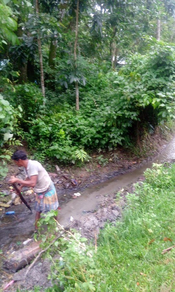 সন্দ্বীপ গাছুয়া ইউনিয়নের মুনছুর মাষ্টারের বিরুদ্ধে খাল দখলের অভিযোগ ! 