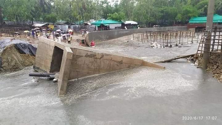 কক্সবাজারে বৃষ্টিতে ভেসে গেল উদ্বোধনের আগে ব্রীজ 