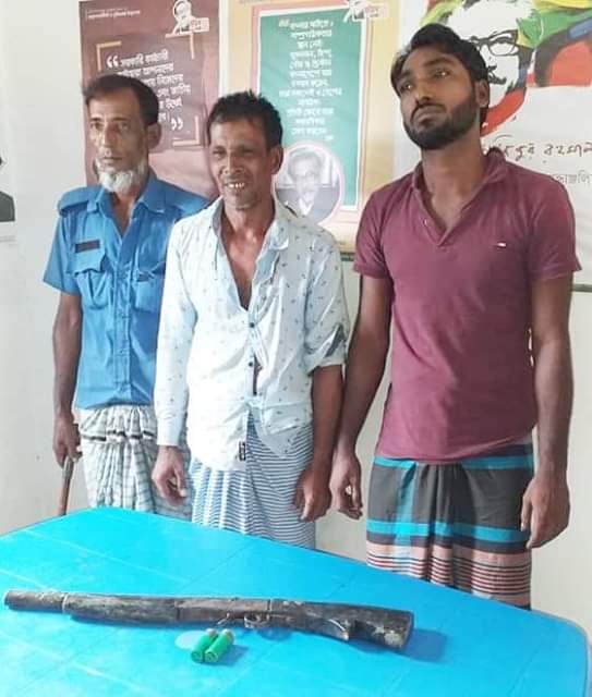 চট্টগ্রামের সন্দ্বীপে অস্ত্র সহ আটক দুইজন