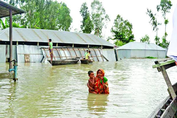 পানিবন্দি তিস্তা ও ধরলাপাড়ের প্রায় ৯০ গ্রামের মানুষ