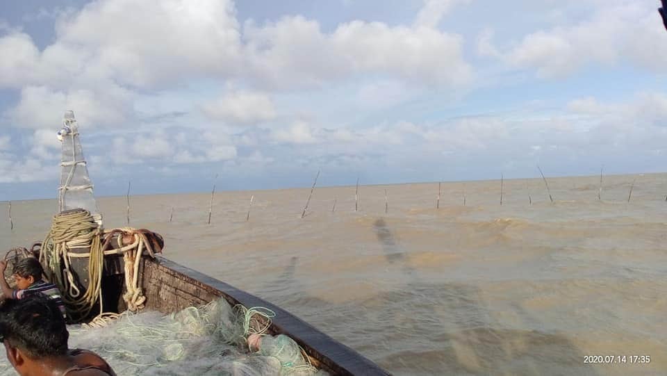 মেঘনার মোহনায় প্রায় পাঁচ কিলোমিটার বিস্তীর্ণ এলাকাজুড়ে অবৈধ খসকি জালের ঘের