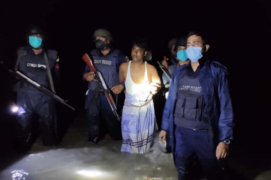 ডাকাতির প্রস্তুতিকালে হাতিয়ায় জলদস্যু বাহিনীর প্রধান আটক