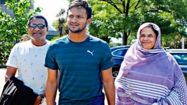 বাবার পরে এবার করোনায় আক্রান্ত হলেন সাকিবের মা
