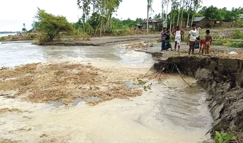পদ্মায় পানি বাড়ছেই ভারত ফারাক্কার গেট খুলে দিয়েছে! 