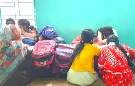 করোনার ঝুঁকিতে লামায় চলছে কোচিং বাণিজ্য 