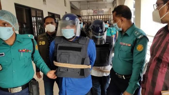 রিমান্ডের সময় কমানোর জন্য আদালতে দূর্নীতিবাজ রিজেন্ট সাহেদের আকুতি 