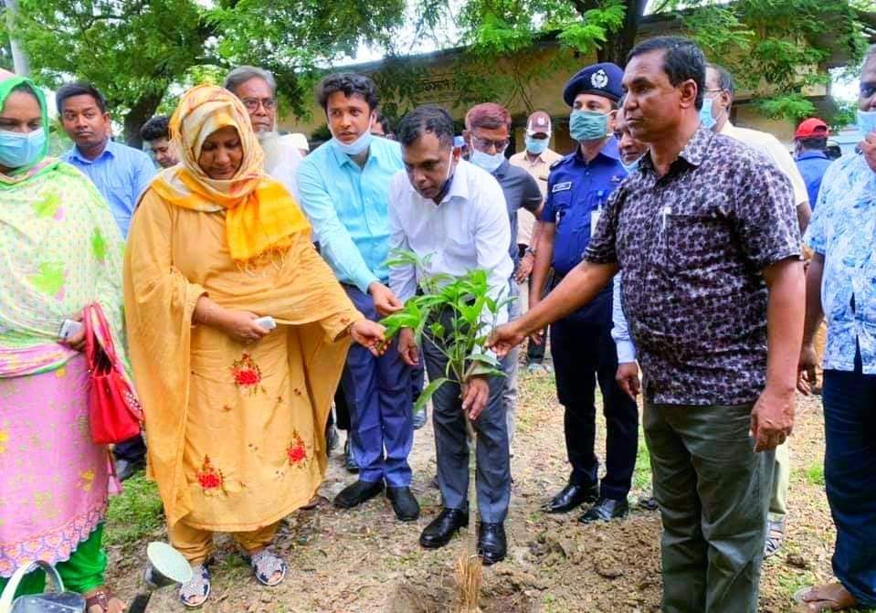 নাচোলে জাতির জনক বঙ্গবন্ধু  শেখ মুজিবুর রহমানের ম্যুরাল উদ্বোধন