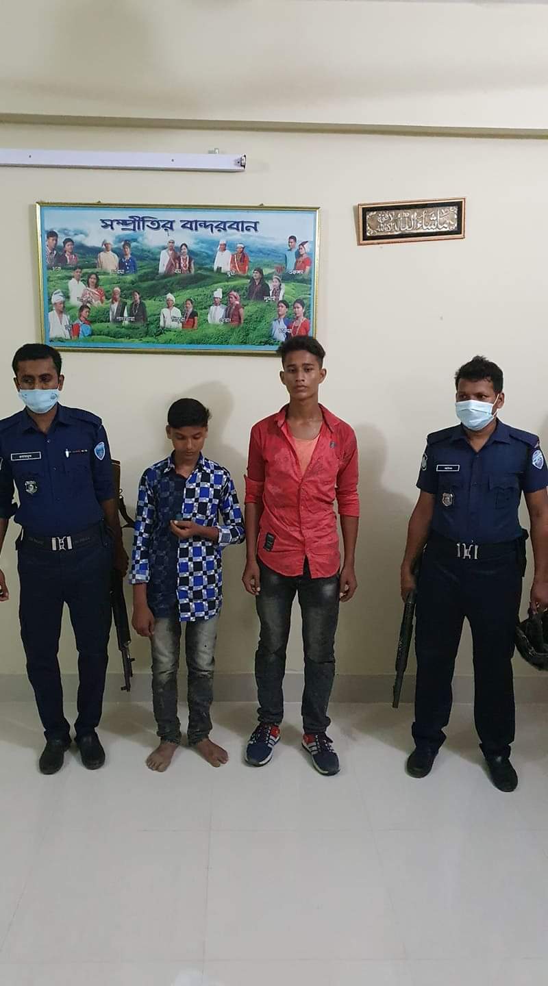 আলীকদমে চোরাই মোটর সাইকেলসহ আটক ২