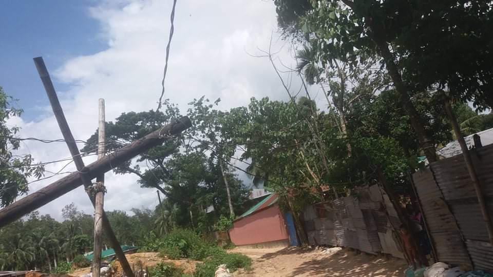 খুটাখালীতে হেলেপড়া বৈদ্যুতিক খুঁটি ও ক্যাবল এখন মৃত্যু ফাঁদ, উদাসীন কর্তৃপক্ষ  