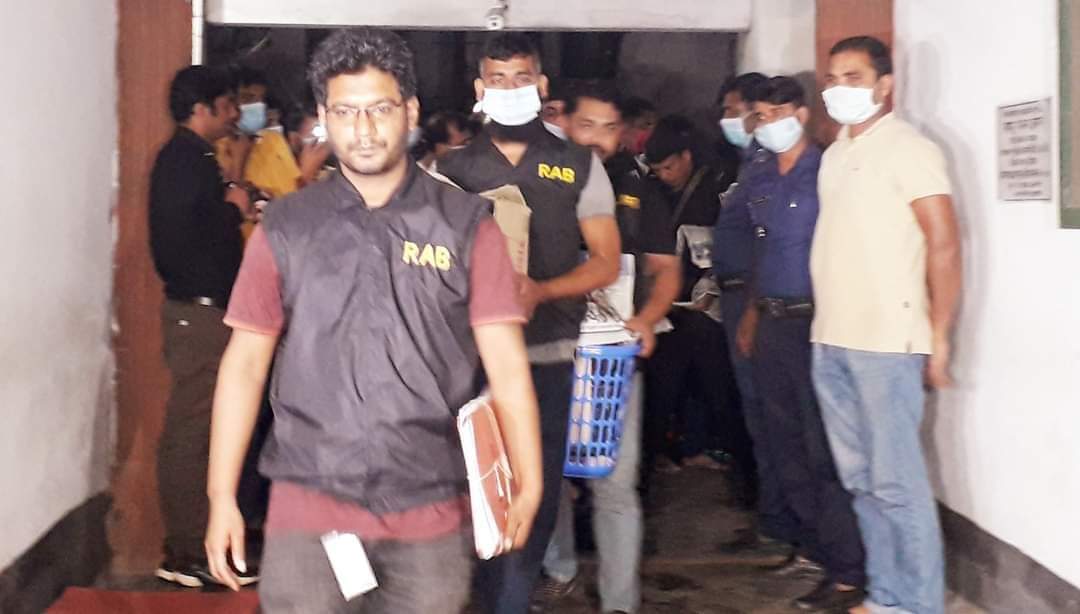 শিপ্রার জব্দকৃত মালামাল র‍্যাবের কাছে হস্তান্তর করলো থানা পুলিশ