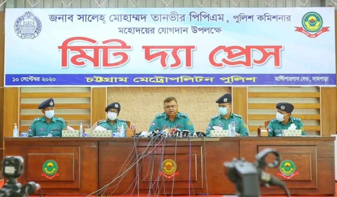 গণমাধ্যম কর্মীদের সাথে সৌজন্য সাক্ষাৎ করলেন নবনিযুক্ত চট্টগ্রাম মেট্রোপলিটন পুলিশ কমিশনার