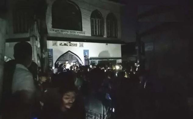 নারায়ণগঞ্জে মসজিদে এসি বিস্ফোরণ, এ যেন শাক দিয়ে মাছ ঢাকা কান্ড  