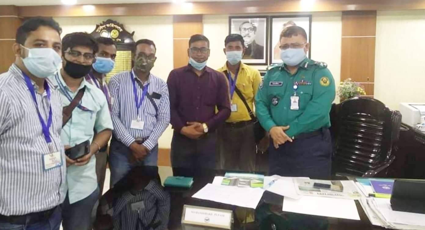 নব নিযুক্ত কমিশনার সালেহ মোহাম্মদ তানভীর কে চট্টগ্রাম সাংবাদিক ফোরামের সৌজন্যে সাক্ষাৎ
