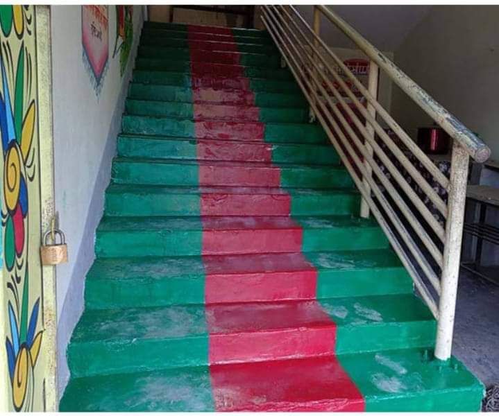 গাইবান্ধায় মহান জাতীয় পতাকার অবমাননা, বিদ্যালয়ের সিঁড়িতে পতাকার রঙ