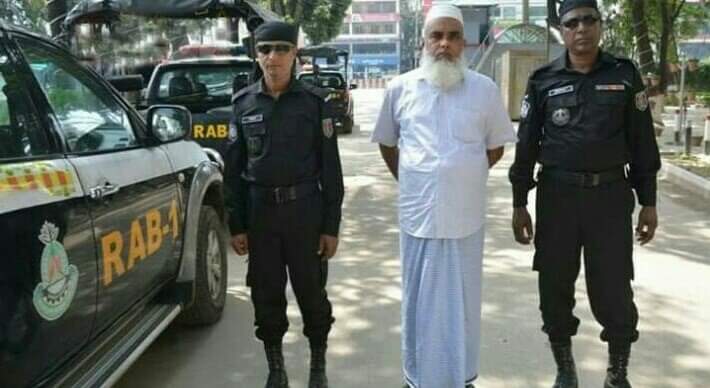 অস্ত্র ও জালনোটসহ আটক স্বাস্থ্য অধিদপ্তরের ‘ড্রাইভার মালেক’