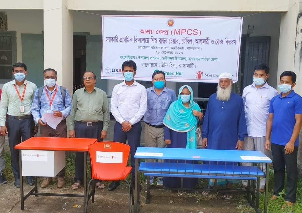 আলীকদমে সাতটি প্রাথমিক বিদ্যালয়ে শিশু বান্ধব আসবাব সামগ্রী বিতরণ