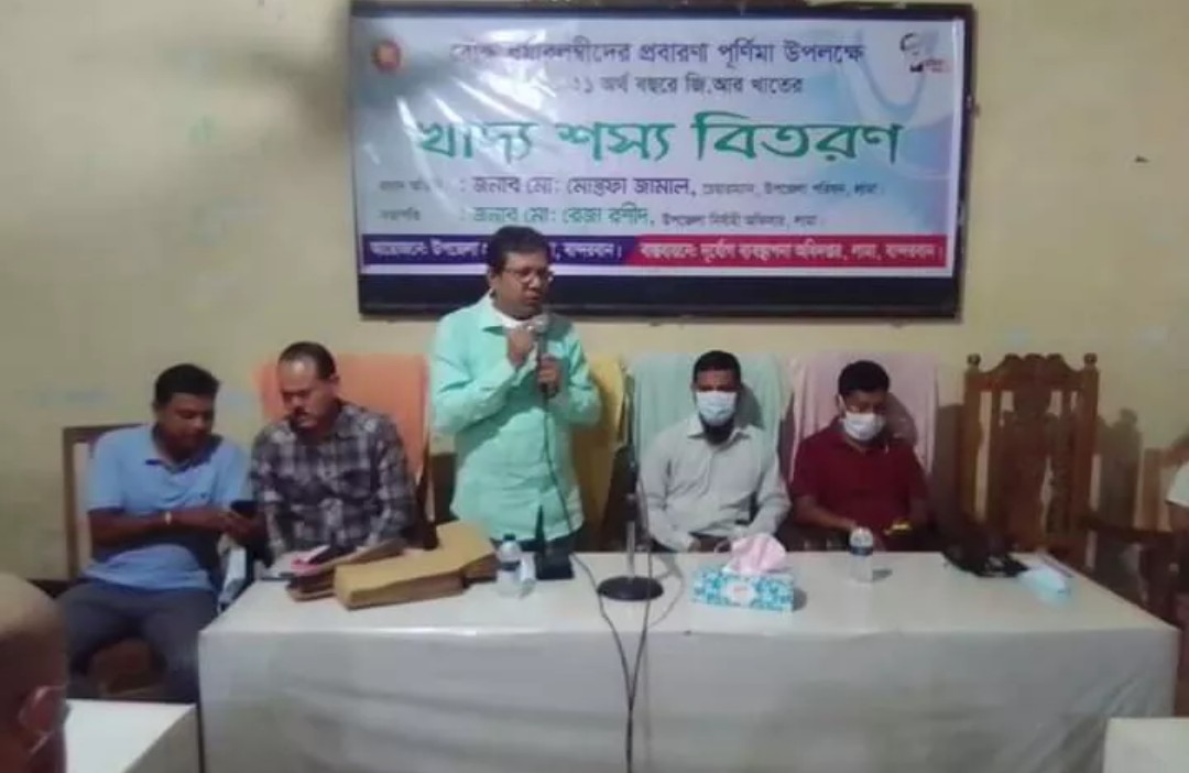 লামায় বৌদ্ধ ধর্মালম্বলীদের প্রবারণা উৎসব উপলক্ষে খাদ্য শস্য বিতরণ