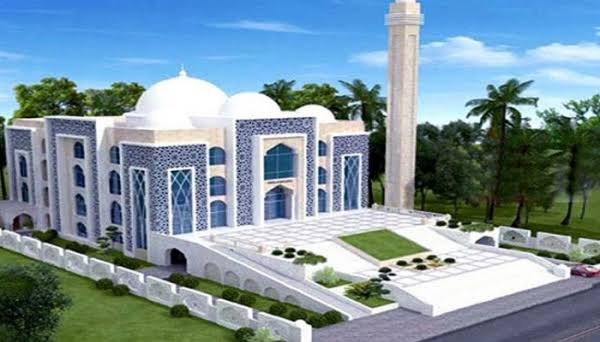 মুসল্লিদের ভোগান্তি: লামা উপজেলায় মডেল মসজিদ নির্মাণে স্থবিরতা