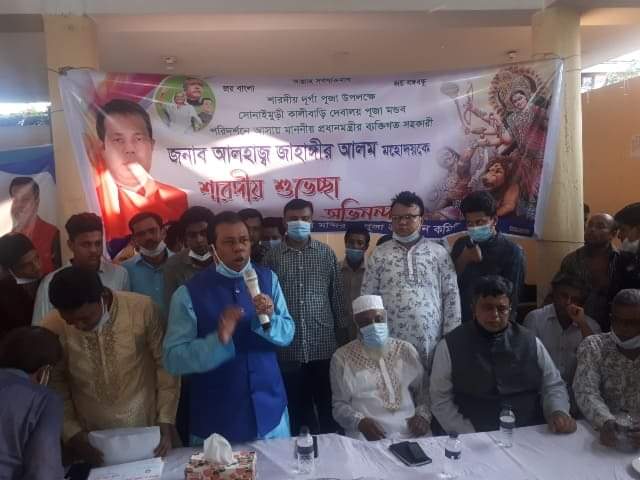 সোনাইমুড়ীতে আওয়ামী নেতা জাহাঙ্গীরের পূজা মণ্ডপ পরিদর্শন