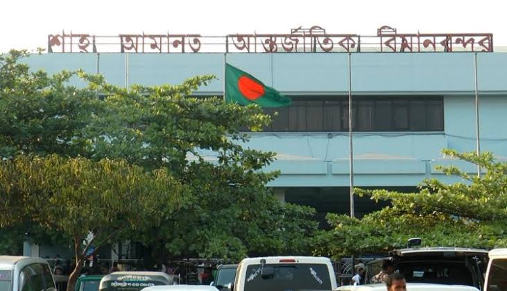 বিমানবন্দরে আটককৃত ডিটারজেন্টের ড্রাম থেকে ৪৯৫ স্মার্টফোন জব্দ