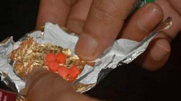 ইয়াবা দিয়ে ফাঁসাতে গিয়ে ধরা