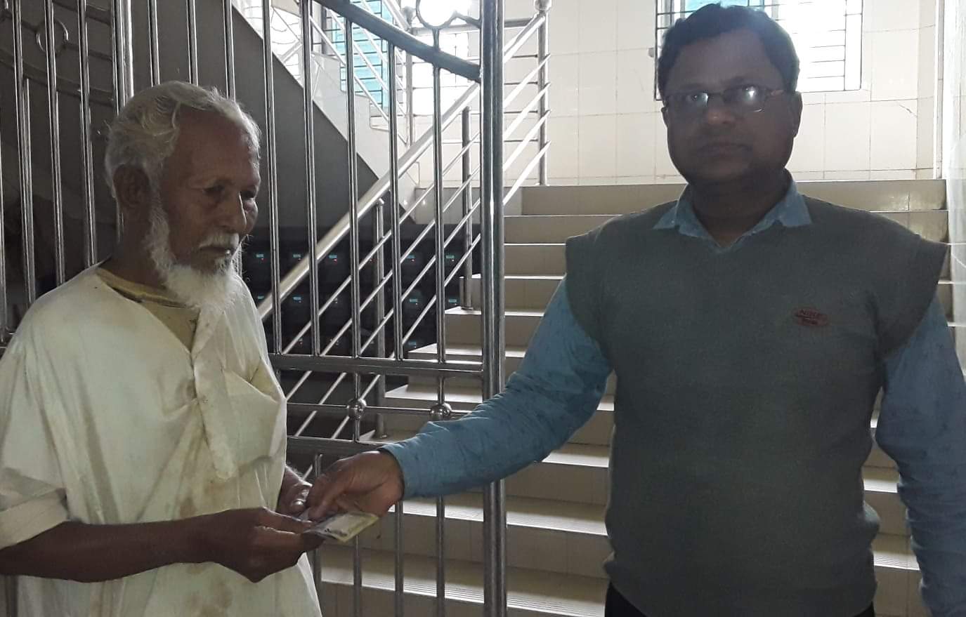 সেই আলাম সুকানি পেলেন মাহফুজুর রহমান মিতা এম,পির আজীবন আর্থিক সাহায্য