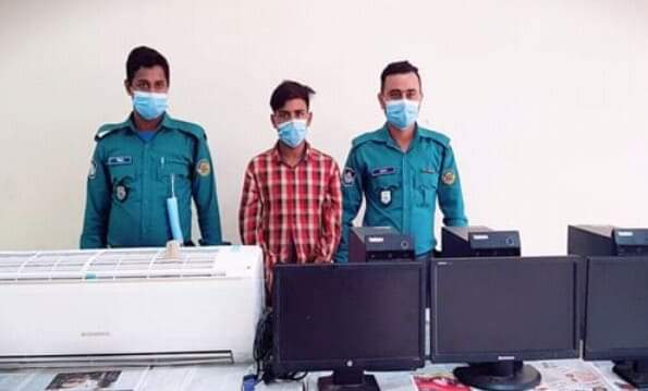 চট্টগ্রামের বন্দর থানায় চোরাই মালসহ কিশোর গ্রেফতার