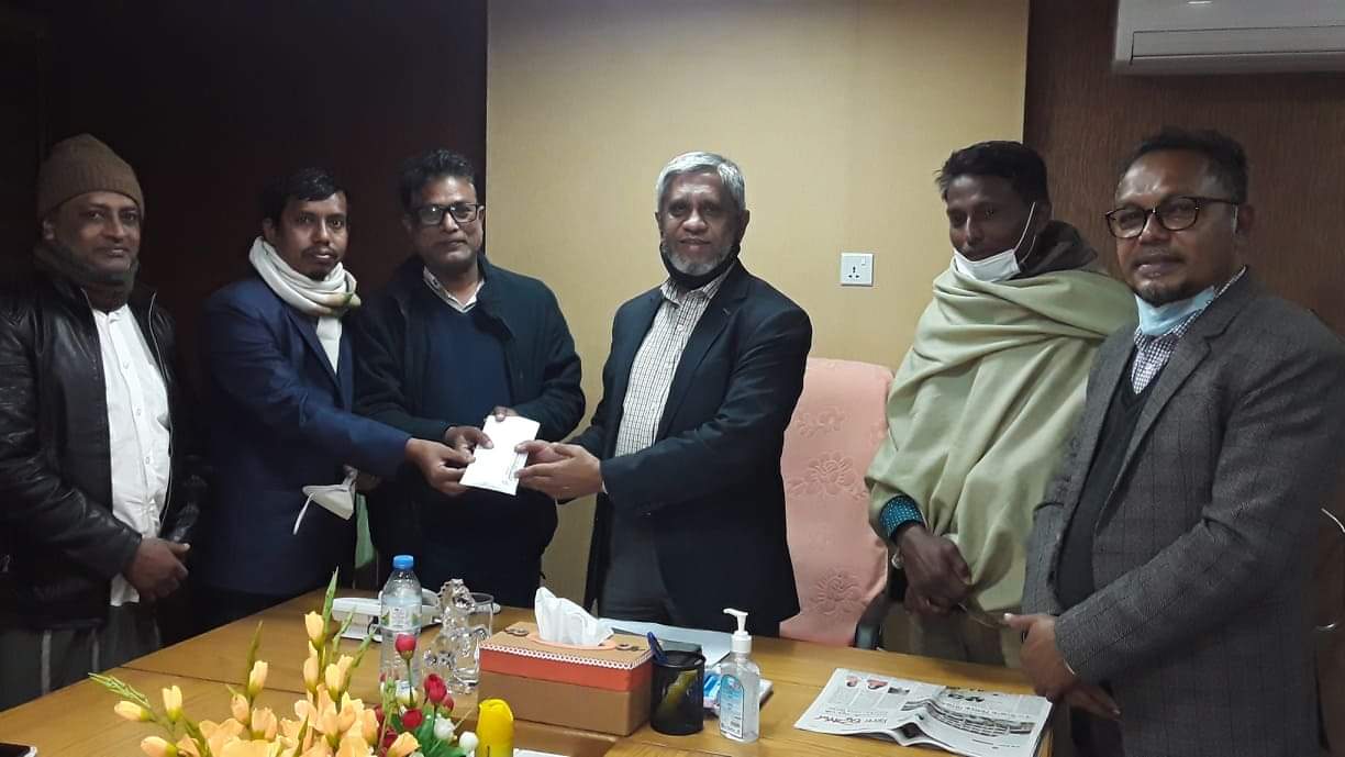 লাল খান পাড়া মসজিদের জন্য নগদ ১ লক্ষ টাকা অনুদান দিলেন ইয়ুথ গ্রুপের চেয়ারম্যান