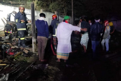 রূপগঞ্জে আগুনে পুড়ে একই পরিবারের ৪ জনের মৃত্যু রুপগঞ্জ