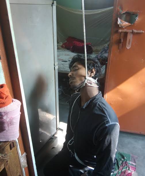 পারিবারিক কলহে কাপ্তাইয়ে গলায় ফাঁস দিয়ে এক যুবকের আত্মহত্যা, বন্ধুদের সেই ফাঁস দেখাতে গিয়ে অন্য আরেকজনের মৃত্যু