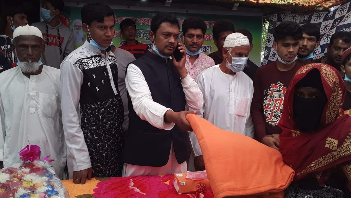 সন্দ্বীপে বীর মুক্তিযোদ্ধা কমান্ডার মাষ্টার আবুল কাশেম এর সন্তান ফজলুল করিম এর পক্ষ থেকে শীতার্তদের মাঝে কম্বল বিতরণ