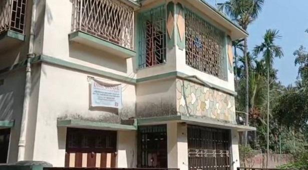 উচ্চ শিক্ষা শেষে ছেলে খাবারের ব্যবসা করাতে বাবা-মায়ের আত্মহত্যা