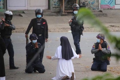 ‘আমাকে গুলি করো, ওদের ছেড়ে দাও’