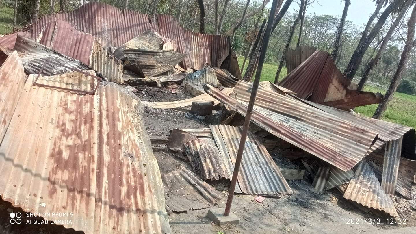 পূর্ব শত্রুতার জেরে সন্দ্বীপের কালাপানিয়ায় দোকানে আগুন