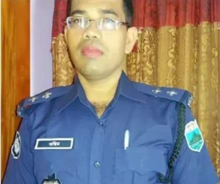 পাবনা সদর থানার এসআই ওয়াসিম গাঁজা সহ গ্রেফতার