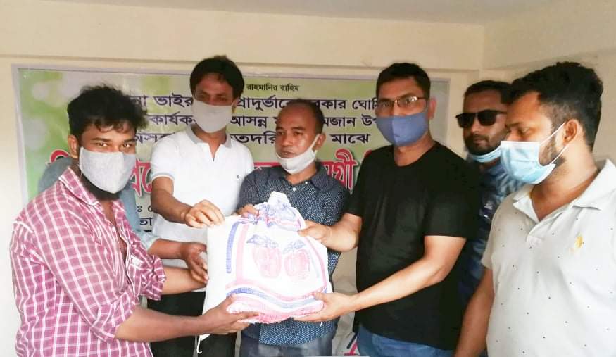 নগরীর কুলগাঁও শেরে বাংলা রোডে অসহায় ও হতদরিদ্রদের মাঝে নিত্য-প্রয়োজনীয় দ্রব্য সামগ্রী বিতরণ