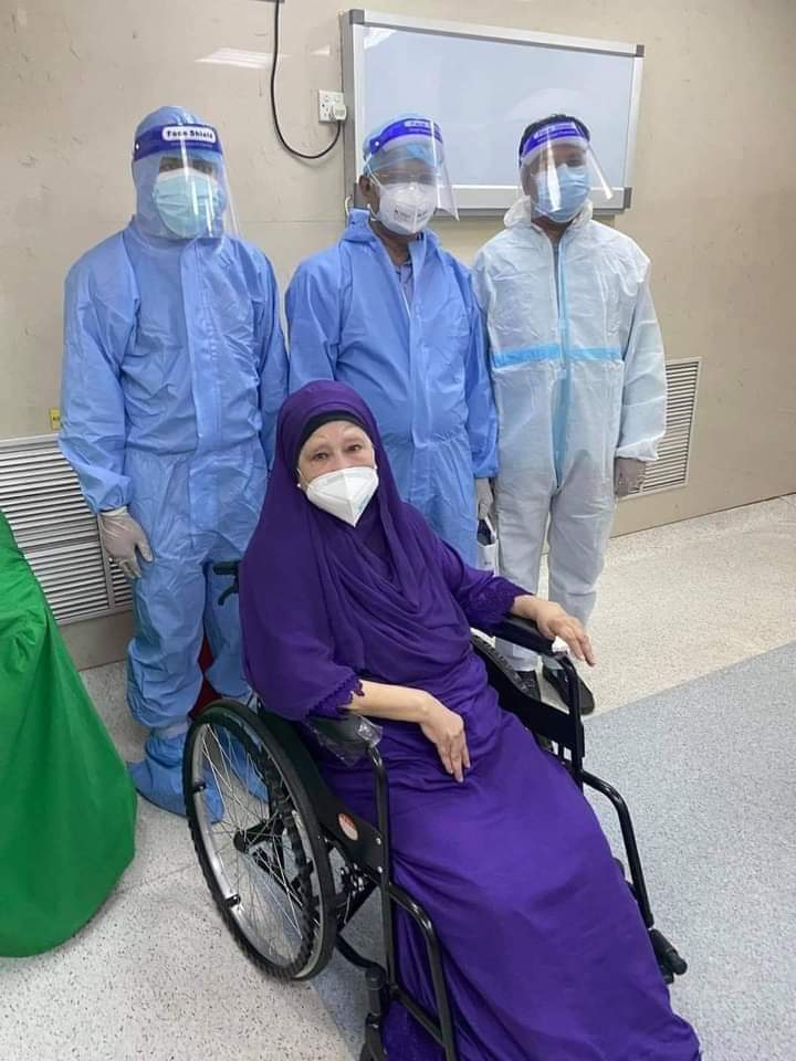 বিএনপির চেয়ারপার্সন বেগম খালেদা জিয়াকে এভার কেয়ার হাসপাতালে সিটি স্ক্যান