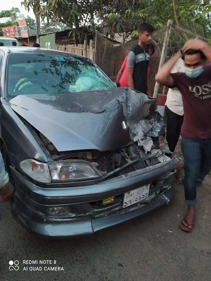 চট্টগ্রামের -সীতাকুণ্ডে কেডিএস কোম্পানির এক কর্মকর্তার প্রাইভেট কার ও একটি ফিক-আপের সংঘর্ষ, আহত ২