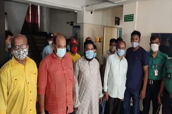 নগরীর পাঁচলাইশ পাসপোর্ট অফিসে পুলিশের অভিযান, ১১ দালাল গ্রেপ্তার