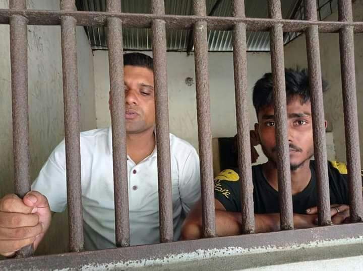 সেলুনে চুল কাঁটা নিয়ে কথা-কাটাকাটি ২ ছাত্রদল নেতাকে আটকে রেখে নির্যাতন করে পুলিশে দিলেন বিমান বাহিনী  সদস্যরা