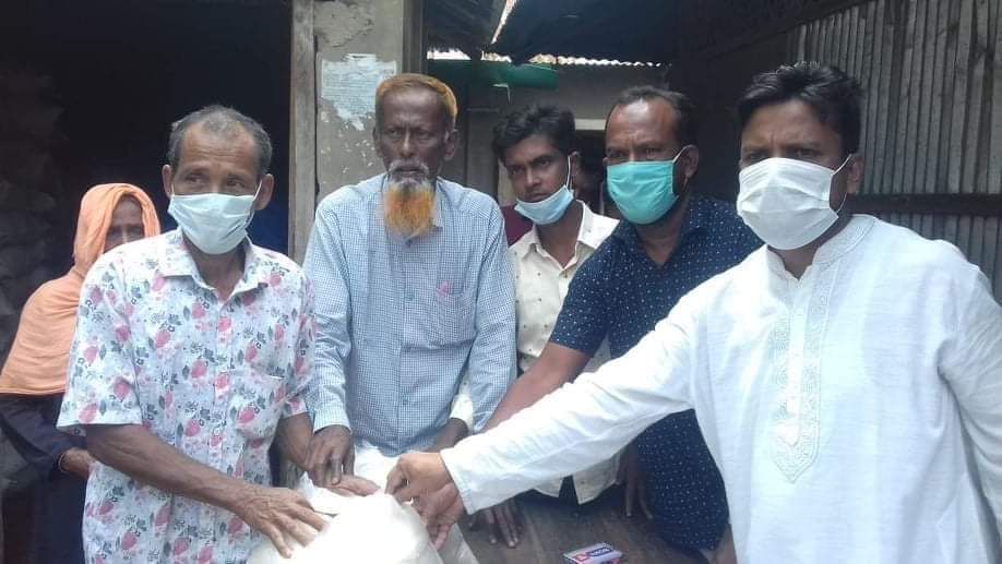 বান্দরবান জেলার লামা উপজেলা ৩নং ফাঁসিয়াখালী ইউনিয়ন এ প্রধানমন্ত্রীর ঈদ উপহার ১৬৩০টি পরিবার এর মাঝে চাল বিতরণ 
