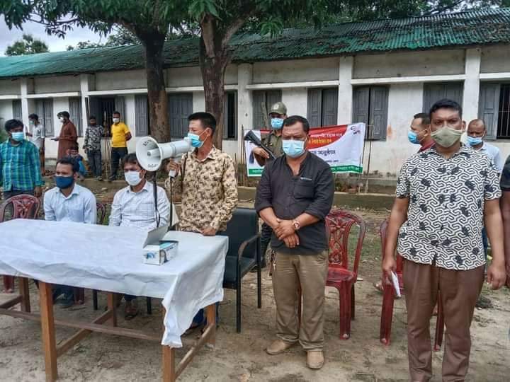 আলীকদম উপজেলায়  অসহায় কর্মহীন শ্রমিক  পরিবারের মাঝে প্রধানমন্ত্রী উপহার বিতরণ 