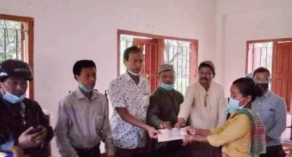 ২নং চৈক্ষ্যং ইউনিয়নে বন্যায় ক্ষতিগ্রস্তদের মাঝে আর্থিক সহায়তা প্রদান