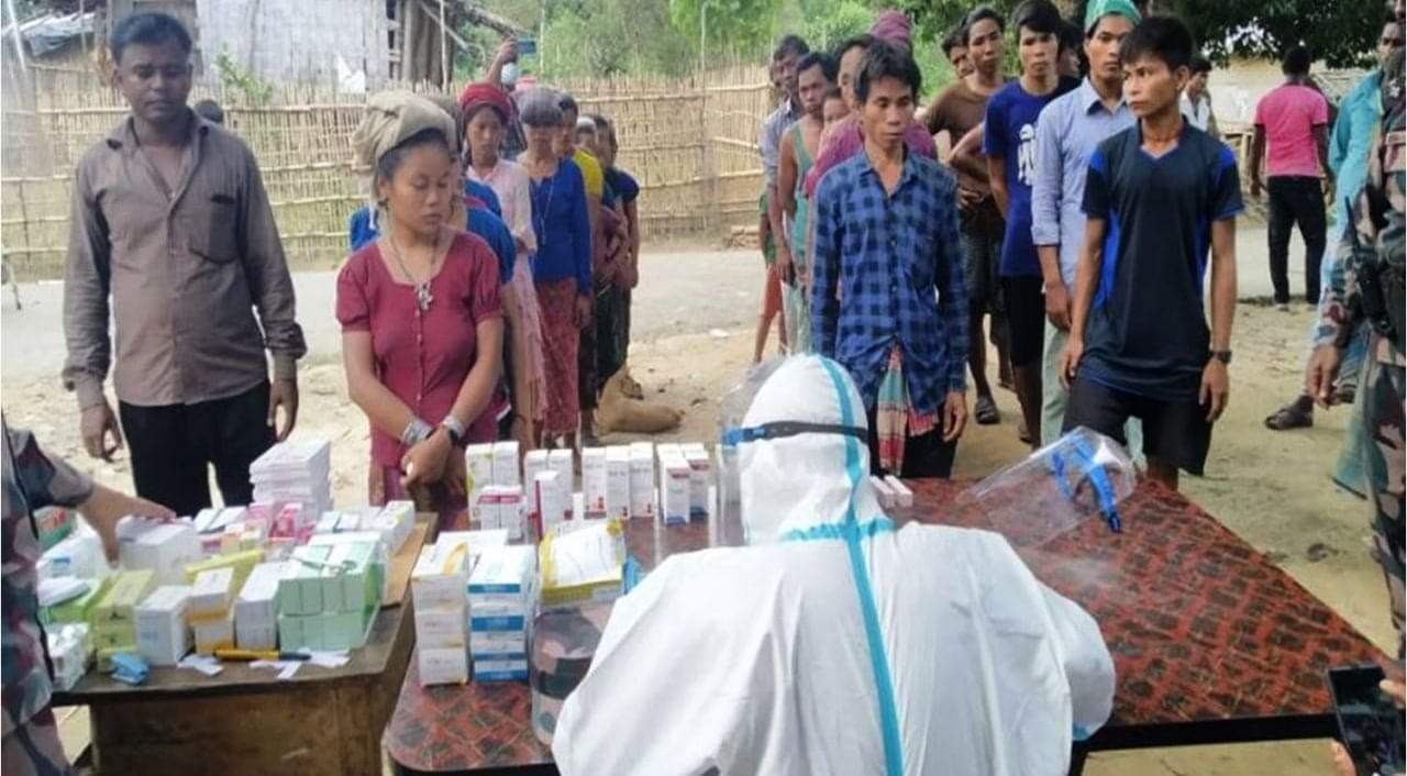 বান্দরবানের সীমান্তবর্তী  নাইক্ষ্যংছড়ি উপজেলায়  ডায়রিয়া আক্রান্তদের চিকিৎসা সহায়তায় এগিয়ে এলেন ১১ বিজিবি