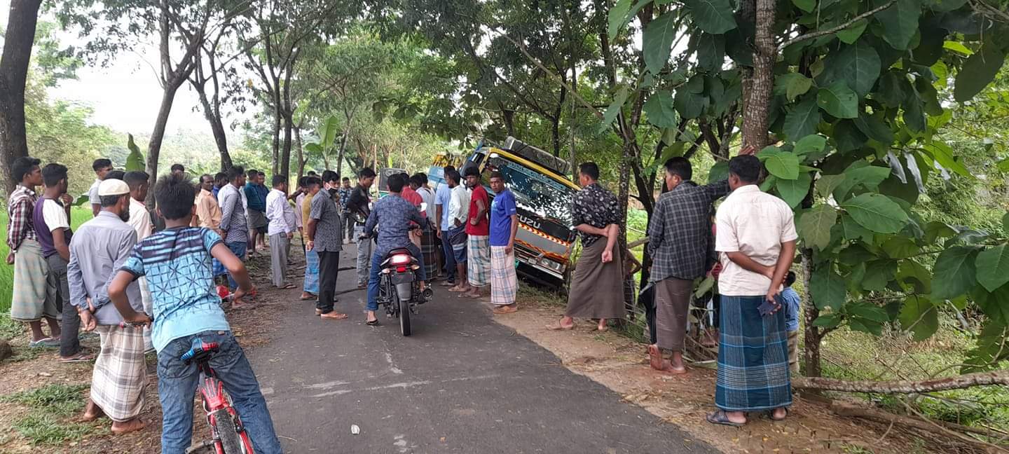 লামা-রুপসী পাড়া সড়ক প্রশস্থ করার দাবি!