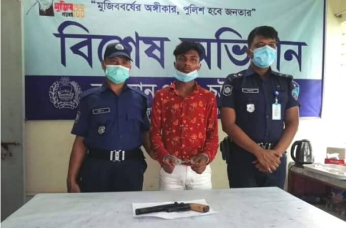 রাউজানে অস্ত্রসহ ‘কিশোর গ্যাং’ লিডার গ্রেপ্তার