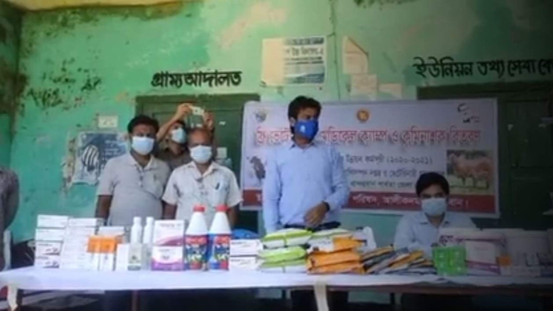 আলীকদম উপজেলায় ভেটেরিনারি মেডিকেল ক্যাম্প ও কৃমিনাশক বিতরণ 