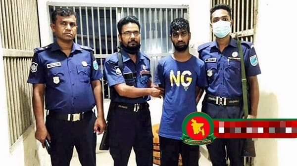 স্ত্রীর প্রেমিককে কুপিয়ে হত্যা করে এসে থানায় স্বামীর আত্মসমর্পণ