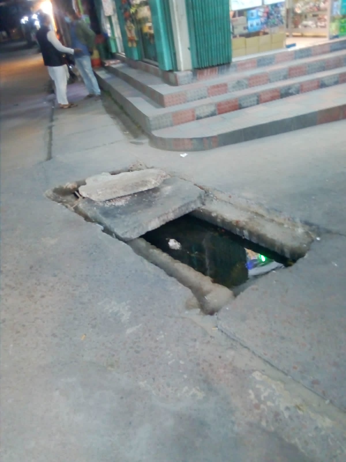 কুলগাঁও শেরে বাংলা রোডে চরম নাগরিক ভোগান্তি: ব্যক্তি বিশেষের স্বেচ্ছাসারিতা