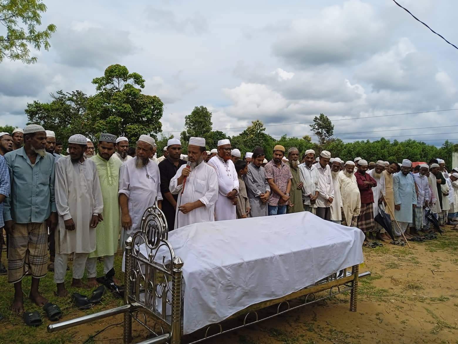 বর্ষীয়ান আলেমেদ্বীন মওঃ হাবিবুর রহমানের দাফন সম্পন্ন, এমপিসহ বিভিন্ন মহলের শোক